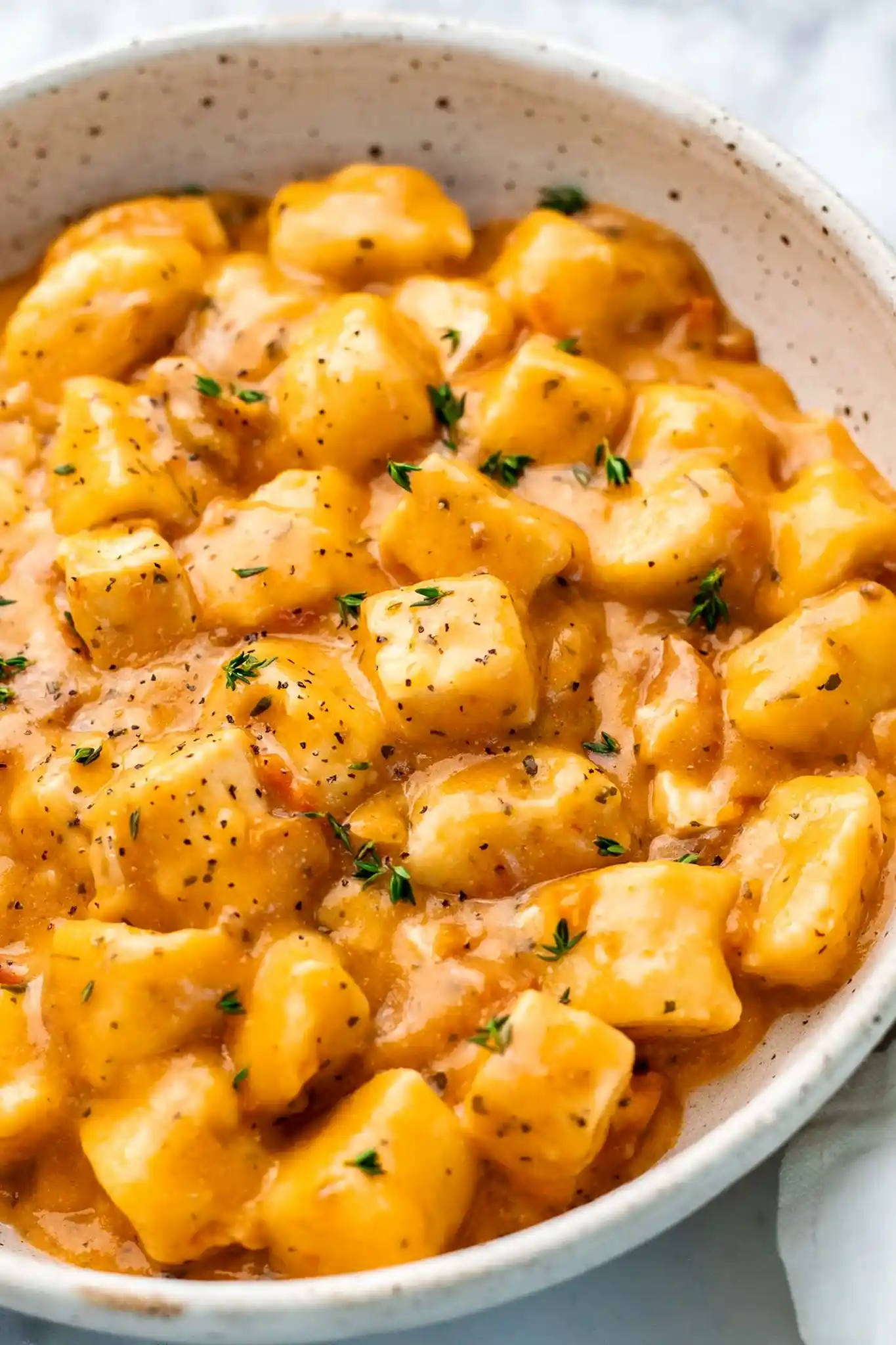 Cremiger veganer Tofu mit Gnocchi und sonnengetrockneten Tomaten 3 Recipe image