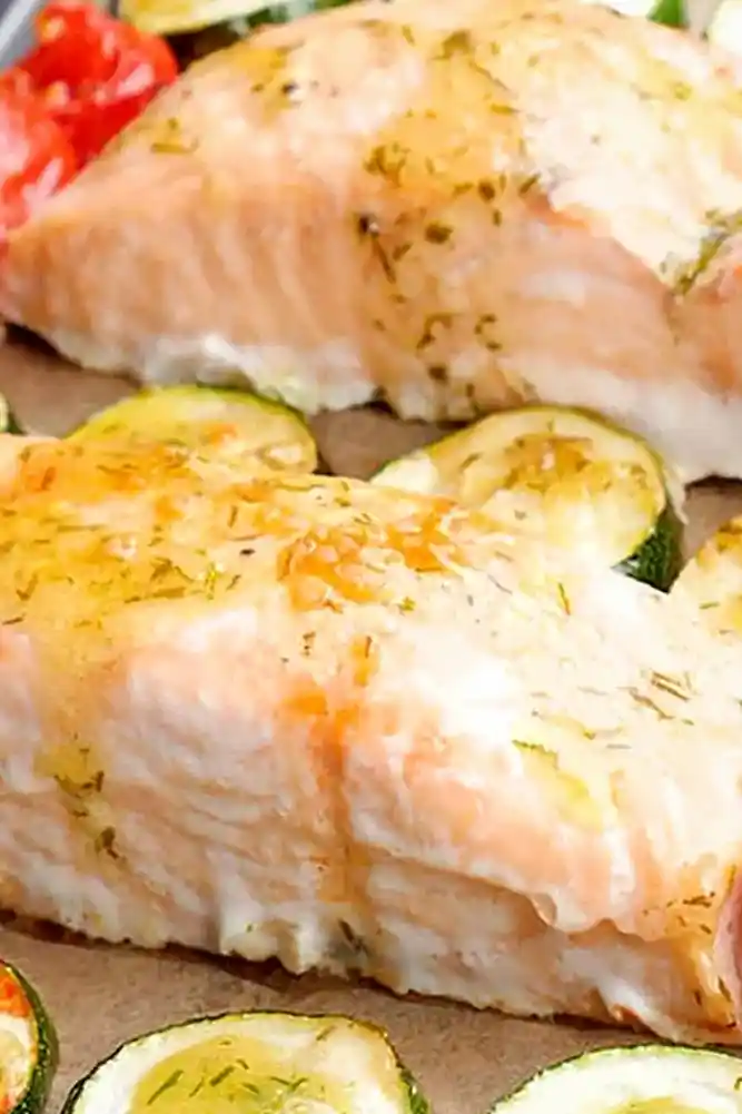 Zarter Ofenlachs mit mediterranem Gemüse und Honig-Senf-Glasur 3 Recipe image