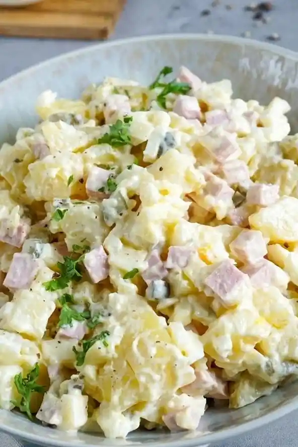 Klassischer Kartoffelsalat mit Mayonnaise und Rinderwurst 3 Recipe image