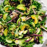 Frischer Alltags-Salat mit Avocado und Kürbiskernen 4 Frischer Alltags-Salat mit Avocado und Kürbiskernen