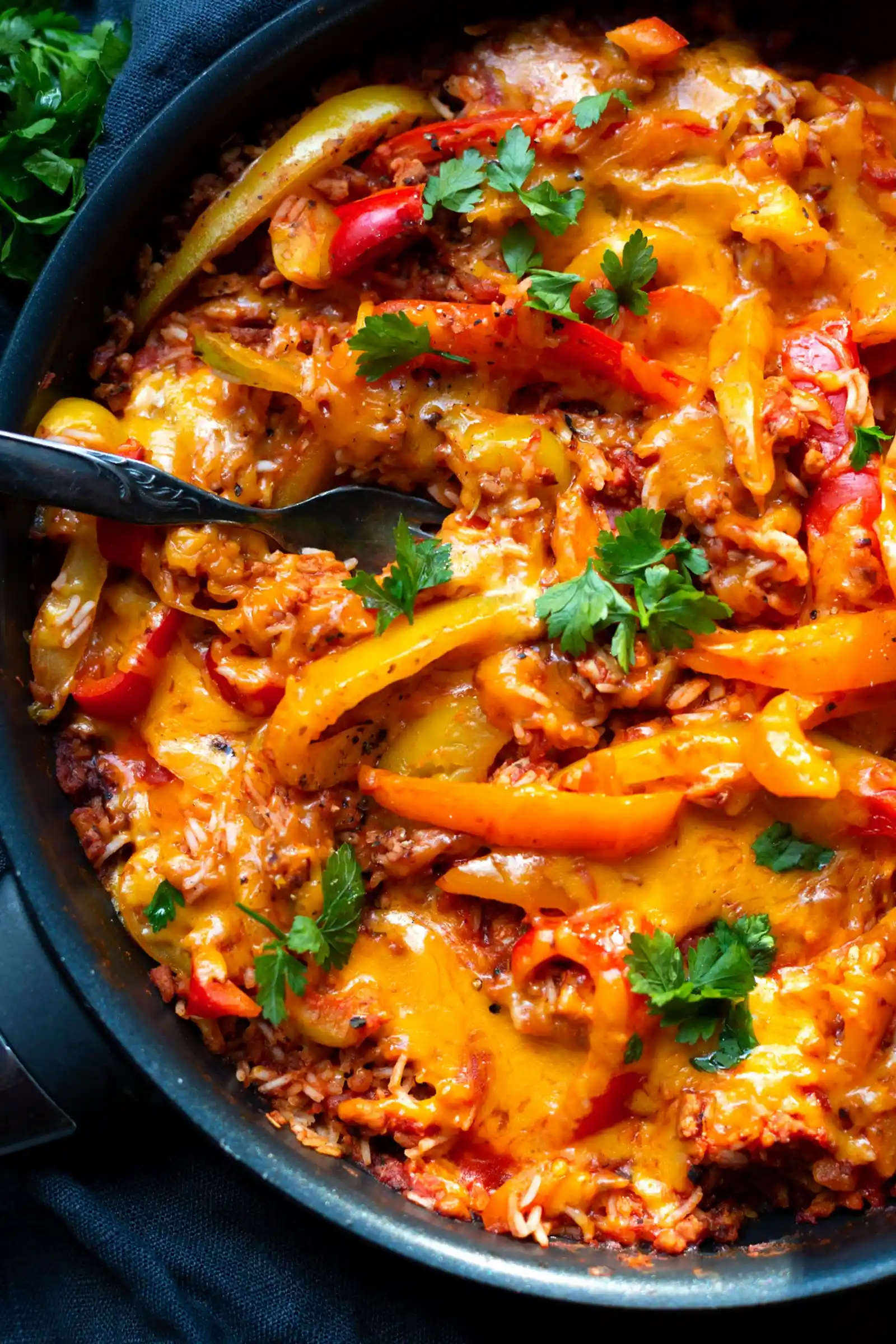 Herzhafte Paprika-Reispfanne mit Veggie-Hack und Käse 3 Recipe image