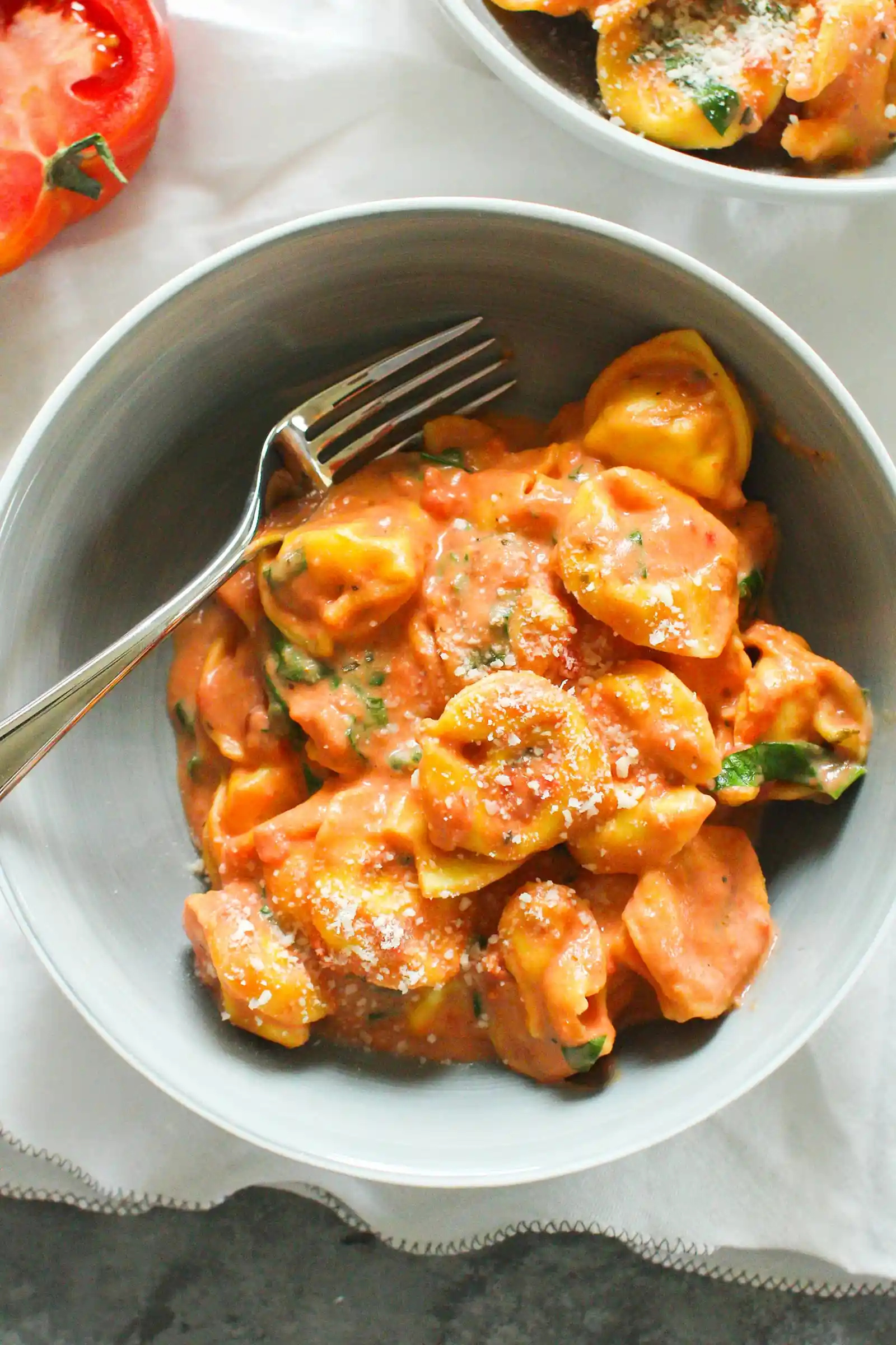 Käse-Tortellini mit cremiger Tomatensoße 3 Recipe image