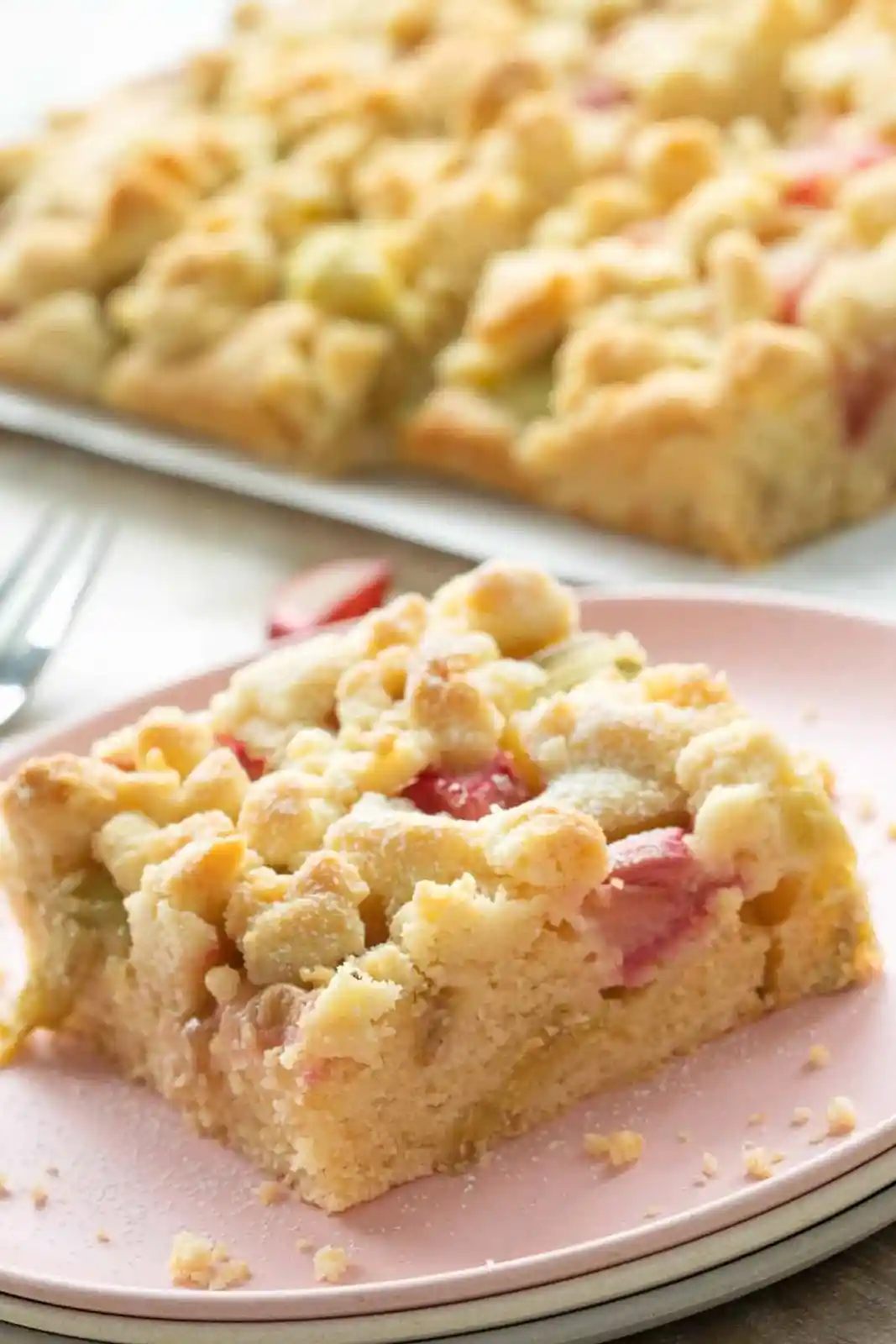 Saftiger Rhabarberkuchen mit knusprigen Mandelstreuseln 3 Recipe image