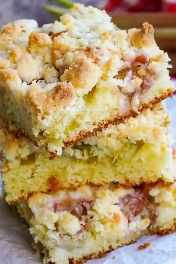 Schneller Rhabarber-Blechkuchen mit knusprigen Streuseln 3 Recipe image