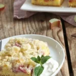 Saftiger Rhabarberkuchen vom Blech mit knusprigen Streuseln 4 Saftiger Rhabarberkuchen vom Blech mit knusprigen Streuseln