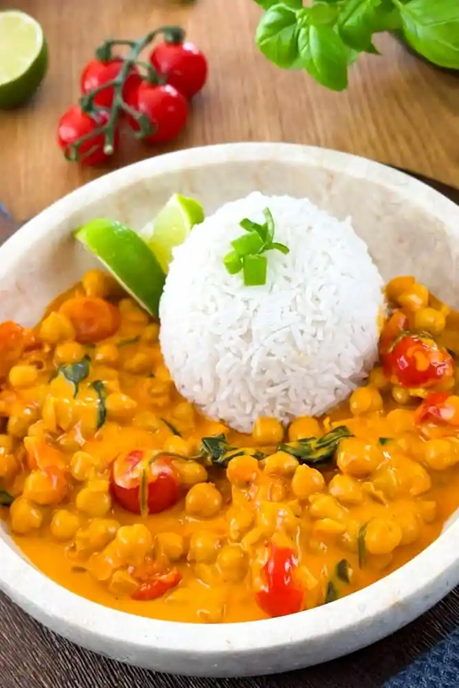 Schnelles Kichererbsencurry mit Kokosmilch und Spinat 3 Recipe image