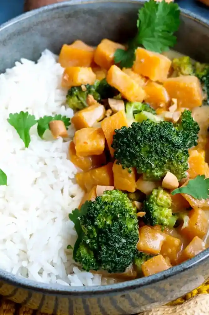 Cremiges Süßkartoffel-Curry mit Kokosmilch und Brokkoli 3 Recipe image