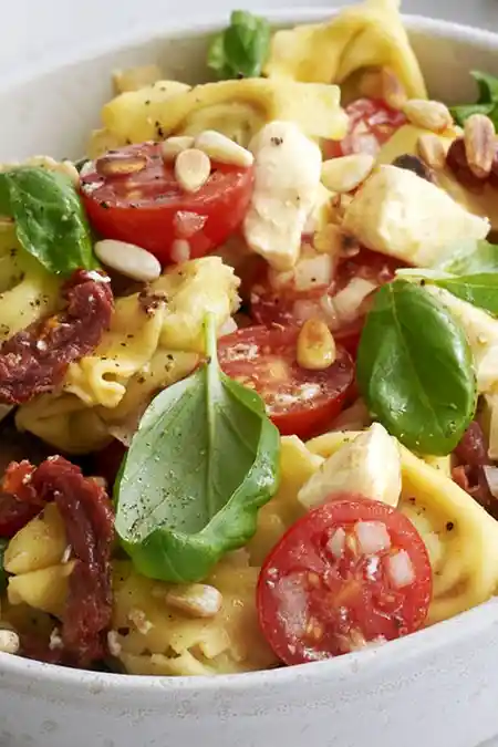 Mediterraner Tortellini-Salat mit weißem Balsamico-Dressing 3 Recipe image