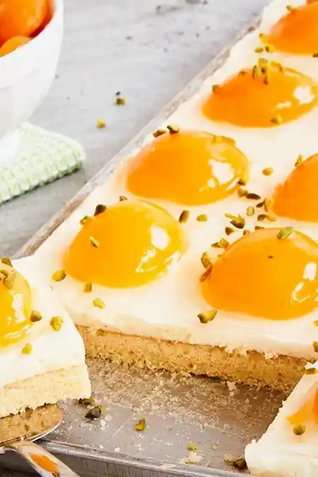 Saftiger Spiegeleikuchen mit Aprikosen und Schmand-Creme 3 Recipe image