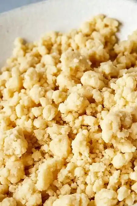 Knuspriges Streusel-Grundrezept für Kuchen und Desserts 3 Recipe image