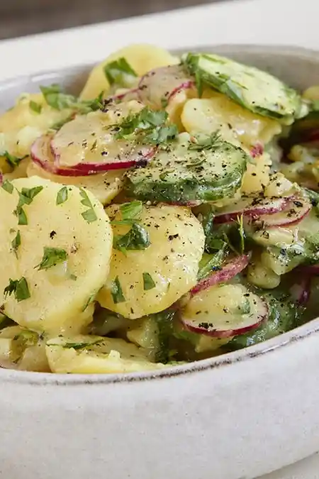 Frischer Kartoffelsalat mit Radieschen und Gurken 3 Recipe image