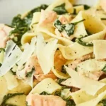 Cremige Lachsnudeln mit frischem Spinat 4 Cremige Lachsnudeln mit frischem Spinat
