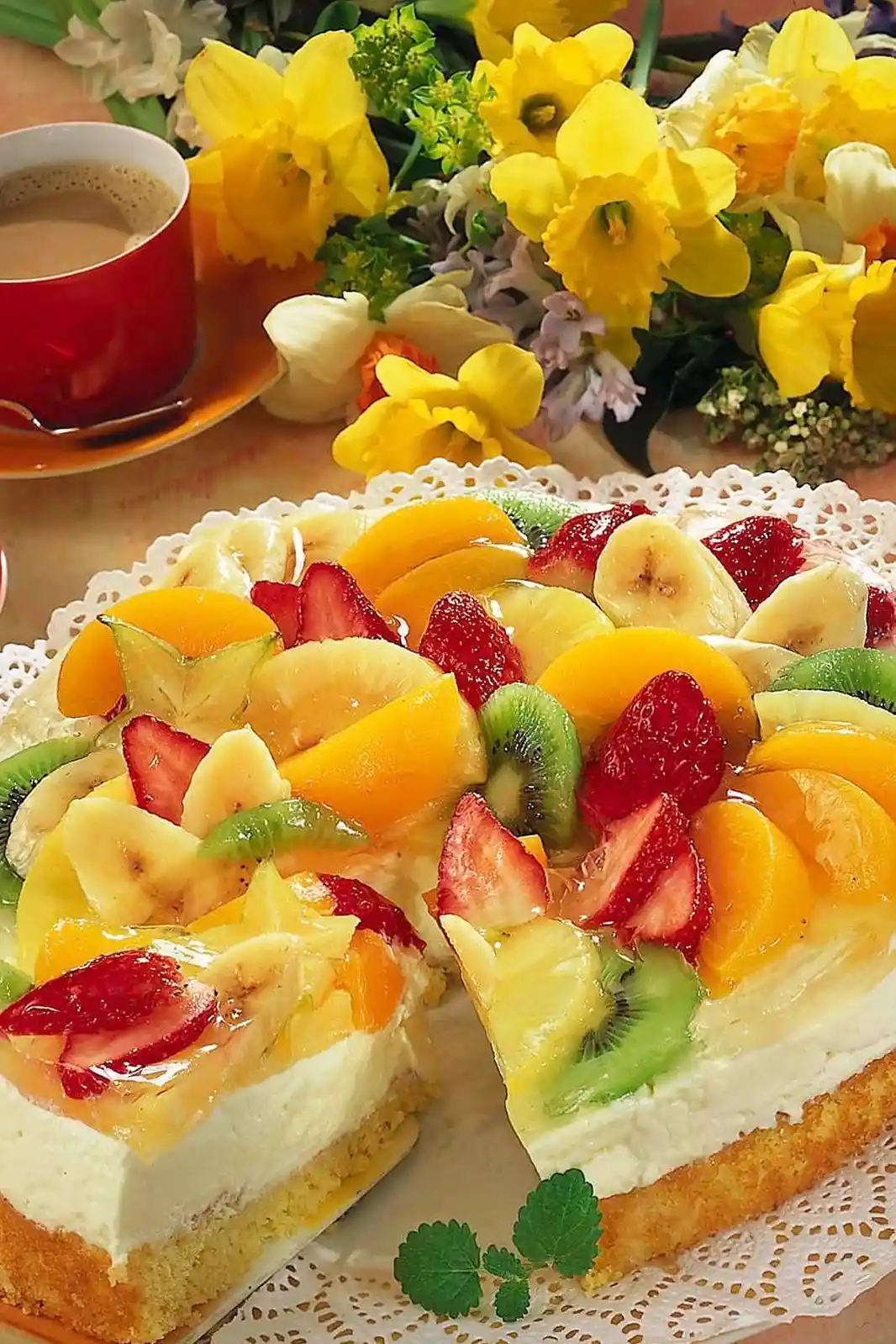 Farbenfrohe Tutti-Frutti-Torte mit Quarkcreme 3 Recipe image