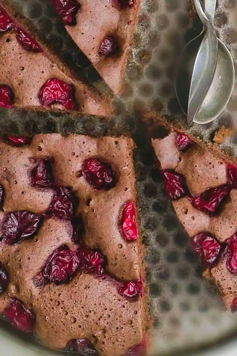 Saftiger veganer Schoko-Kirsch-Kuchen 3 Recipe image
