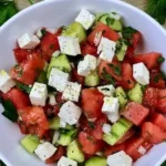 Erfrischender Wassermelonen-Feta-Salat mit Minze 4 Erfrischender Wassermelonen-Feta-Salat mit Minze