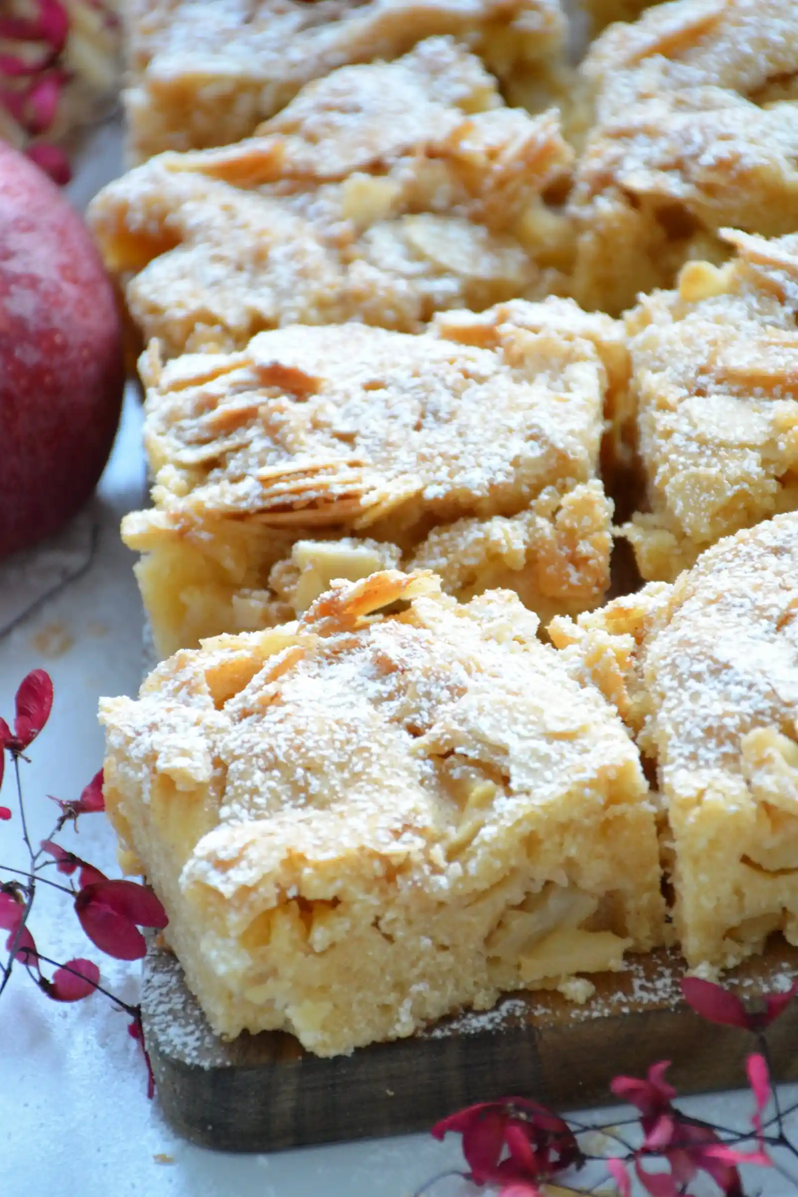 Zimt-Apfel-Blondies mit knuspriger Mandelkruste 3 Recipe image