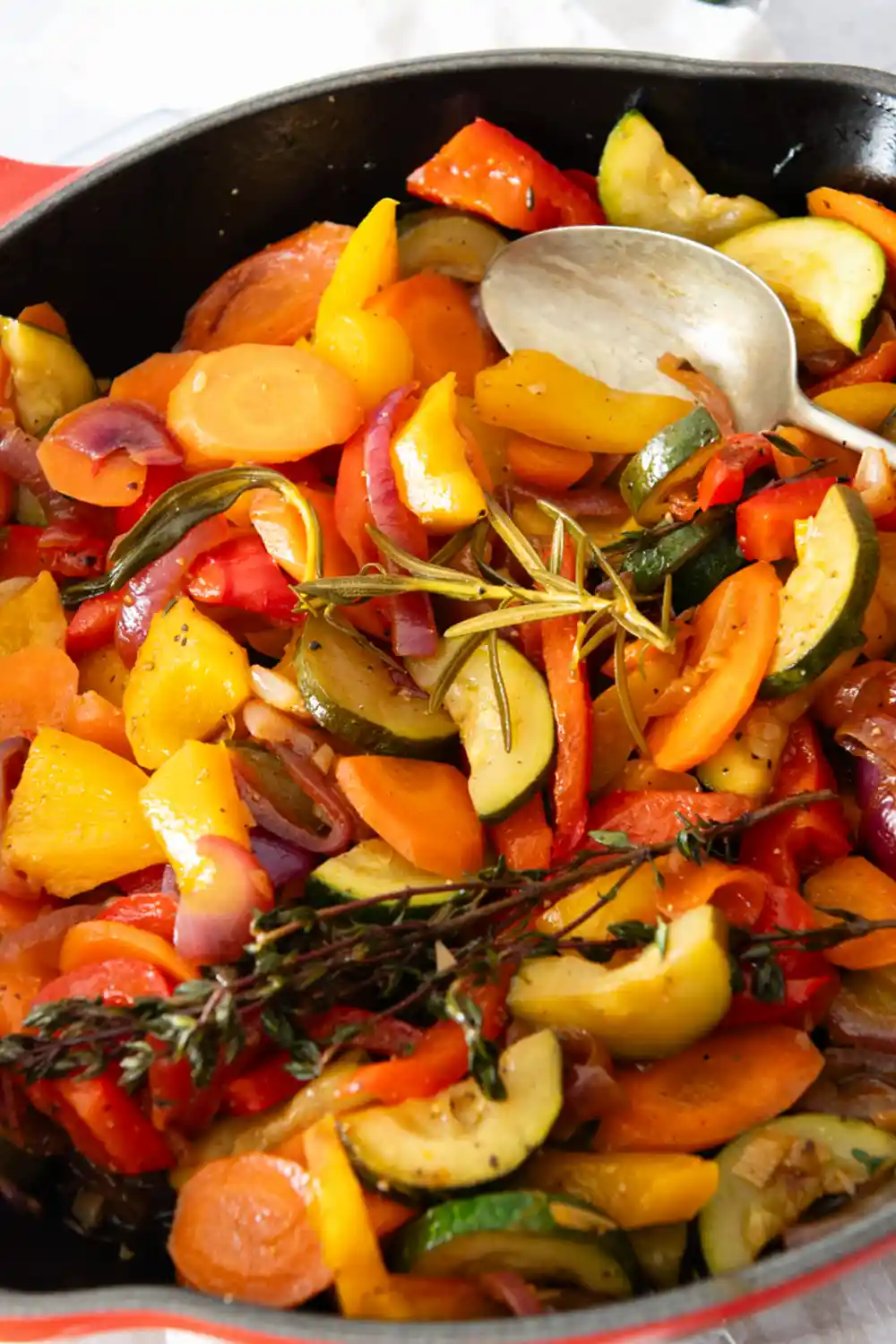 Die perfekte Gemüsepfanne: Schnell, gesund und aromatisch 3 Die perfekte Gemüsepfanne: Schnell, gesund und aromatisch